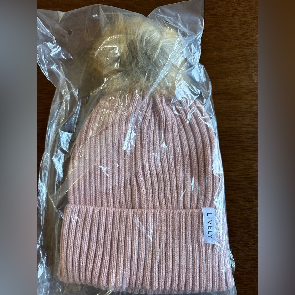 Lively - Faux fur pompom beanie